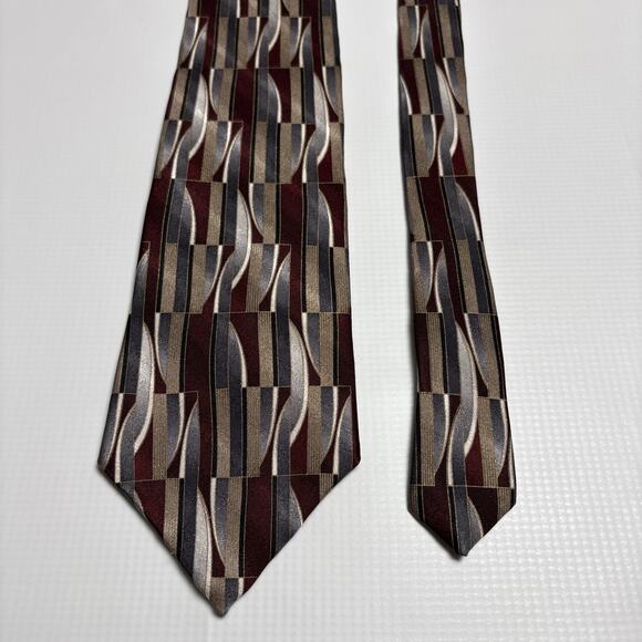 Feraud Men's Silk‎ Tie Italian Brown Geometric Necktie (405) - Picture 1 of 3